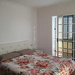 Urb Bella Vista 44 *